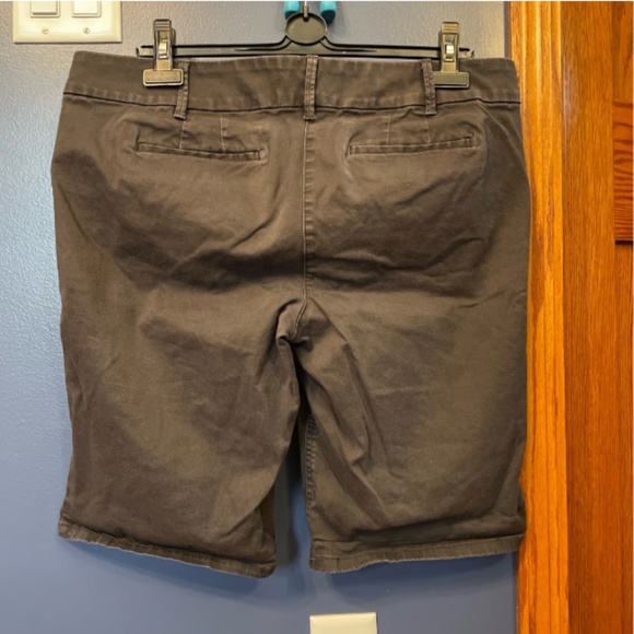 Loft Shorts - Picture 2 of 6